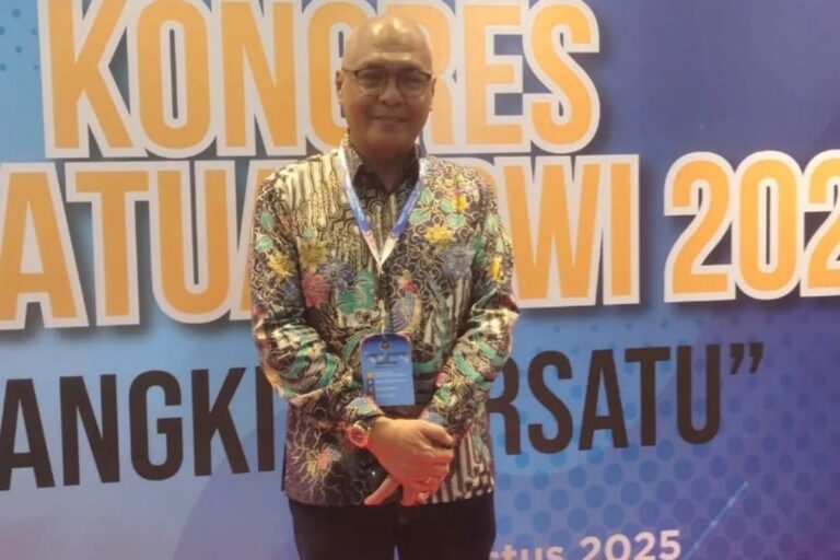 PWI Pusat Prihatin Pencabutan Kartu Liputan Istana Wartawan CNN Indonesia: Ancaman bagi Kemerdekaan Pers?