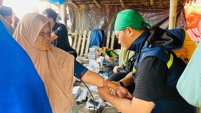 Kisah Heroik Nakes Aceh: Tembus Lumpur dan Jembatan Putus