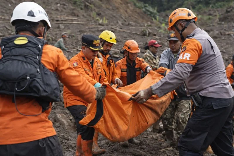 Pencarian 80 Korban Longsor Bandung Barat Dilanjutkan, Tanah Masih Labil