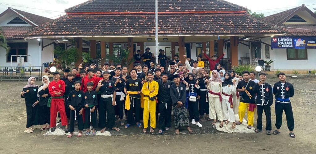 SH Terate Ranting Wonodadi, IPSI Wonodadi dan Lintas Perguruan Silat Bagikan Takjil, Tebar Kebersamaan di Bulan Ramadhan