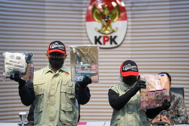Korupsi Unsoed, Gerindra Nonaktifkan Kader, RUU Aset Menguat