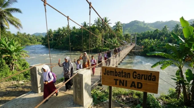 TNI AD Bangun Kembali Jembatan Garuda Blang Teurekan, Akhiri Keterisolasian Warga Aceh Utara