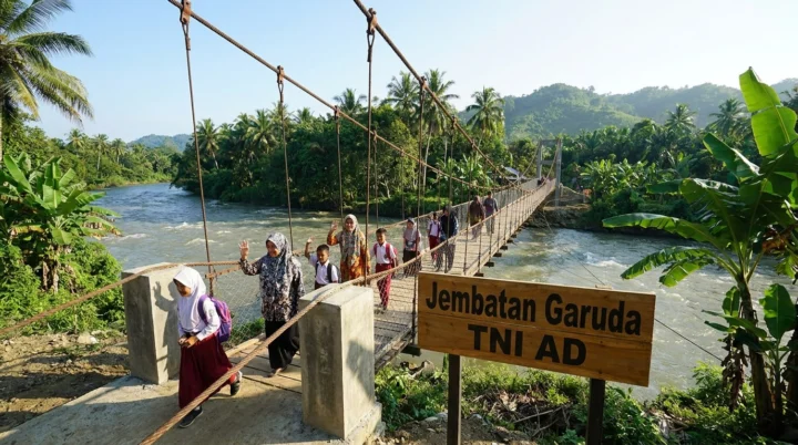 TNI AD Bangun Kembali Jembatan Garuda Blang Teurekan, Akhiri Keterisolasian Warga Aceh Utara