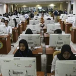 Peserta mengikuti Seleksi Kompetensi Dasar (SKD) berbasis Computer Assisted Test (CAT) untuk Calon Pegawai Negeri Sipil (CPNS) di kantor Badan Kepegawaian Negara (BKN) Pusat, Jakarta. Bisnis/Arief Hermawan P